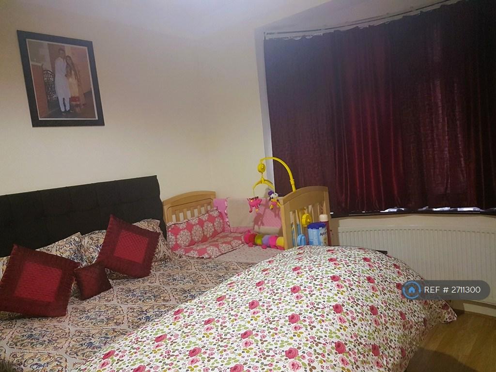 Ground Floor Double Bedroom 1