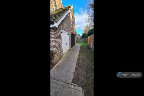 2 bedroom flat to rent, Edward Vinson Drive, Faversham, ME13