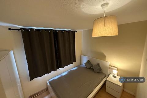 1 bedroom in a house share to rent, Cowbridge Lane, Barking, IG11