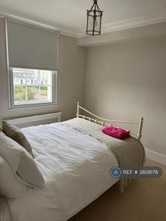 4 bedroom terraced house to rent, Spencer Square, Ramsgate, CT11