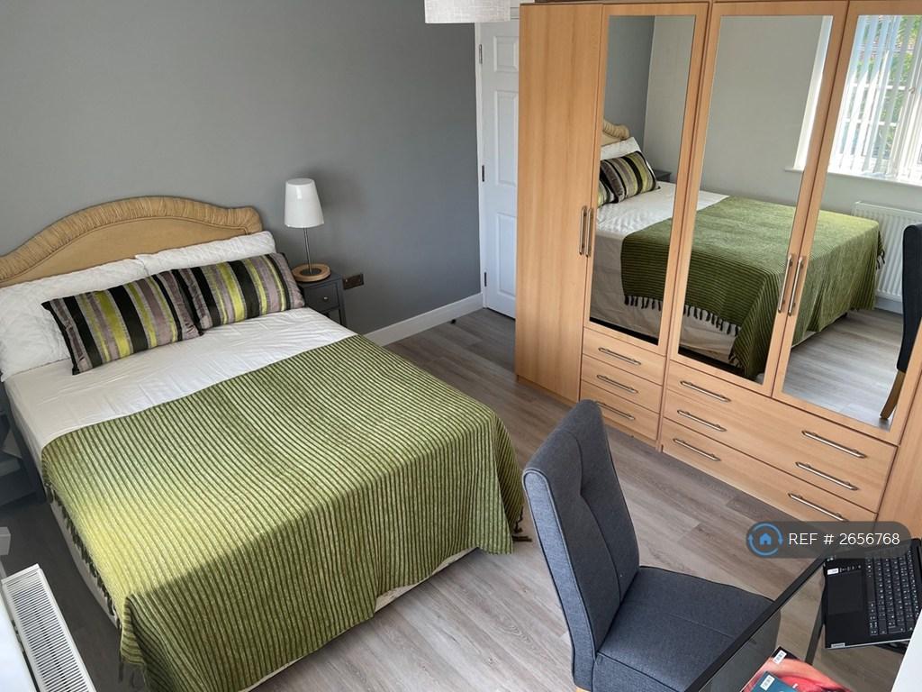 En-Suite Bedroom 1