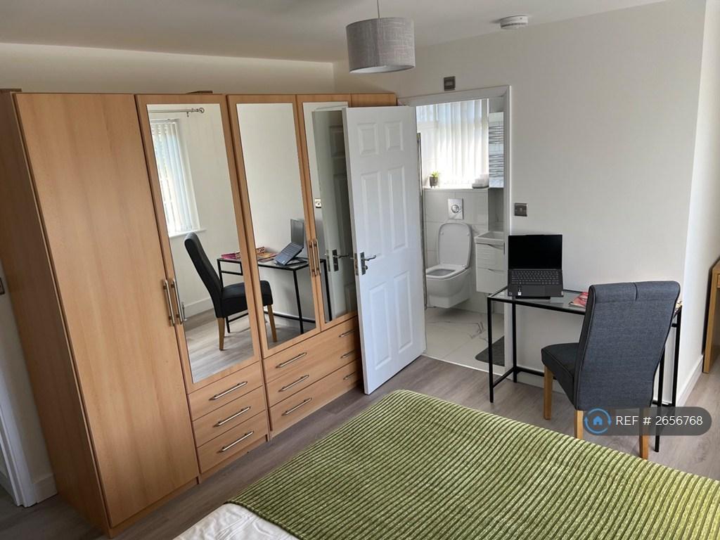 En-Suite Bedroom 1