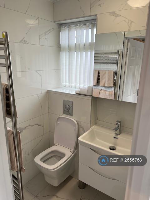 En-Suite Bedroom 1