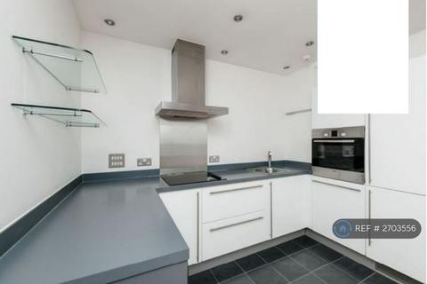 2 bedroom flat to rent, Cadogan Road, London, SE18