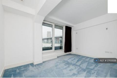 2 bedroom flat to rent, Cadogan Road, London, SE18