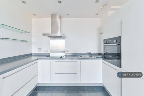 2 bedroom flat to rent, Cadogan Road, London, SE18
