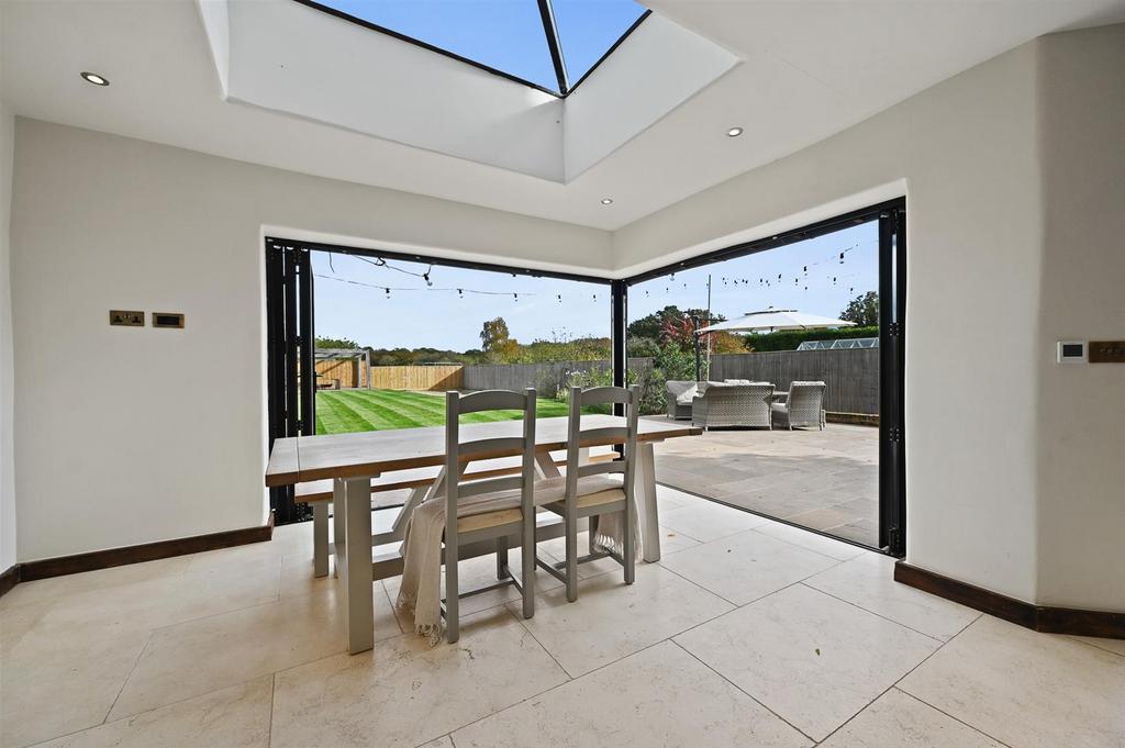 Dining Area.jpg