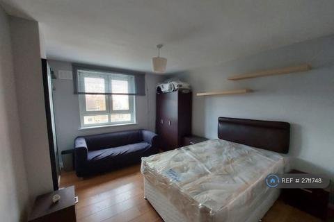 4 bedroom flat to rent, Howcroft House, London, E3