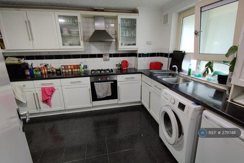 4 bedroom flat to rent, Howcroft House, London, E3