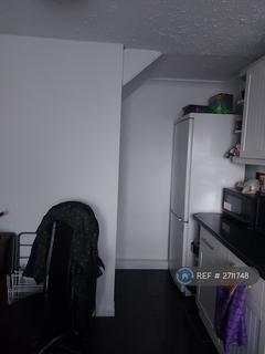 4 bedroom flat to rent, Howcroft House, London, E3