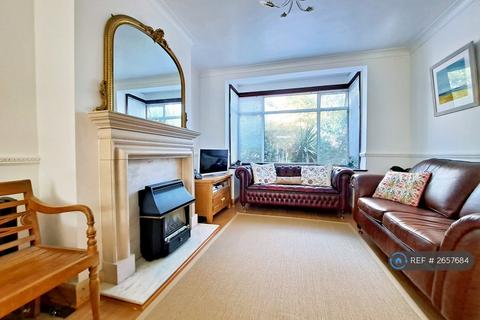 4 bedroom terraced house to rent, Princes Road, Romford, RM1