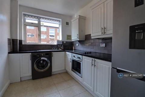 2 bedroom flat to rent, Fairfield Court, Manchester, M14