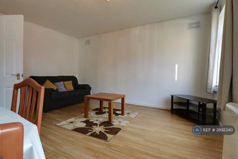 2 bedroom flat to rent, Fairfield Court, Manchester, M14