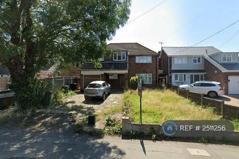 4 bedroom detached house to rent, Southend Road, Wickford, SS11