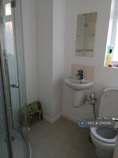 4 bedroom detached house to rent, Southend Road, Wickford, SS11