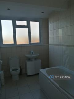 4 bedroom detached house to rent, Southend Road, Wickford, SS11