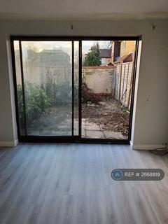 2 bedroom terraced house to rent, Britton Close, London, SE6