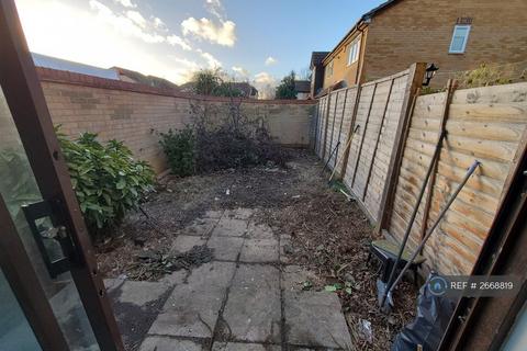 2 bedroom terraced house to rent, Britton Close, London, SE6