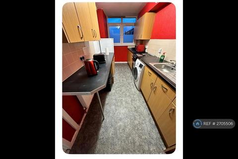 1 bedroom in a flat share to rent, Princess Court, Manchester, M15
