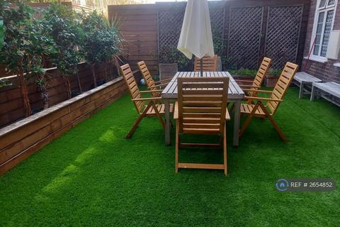 3 bedroom flat to rent, Inverness Terrace, London, W2