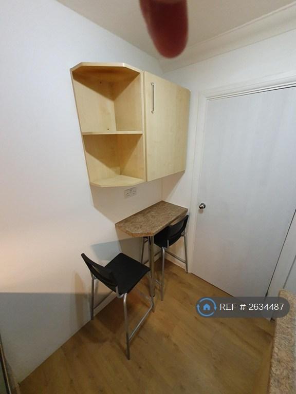 Breakfast Table And Bar Stools