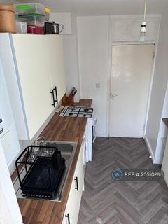 1 bedroom in a flat share to rent, York Road, London, SW11