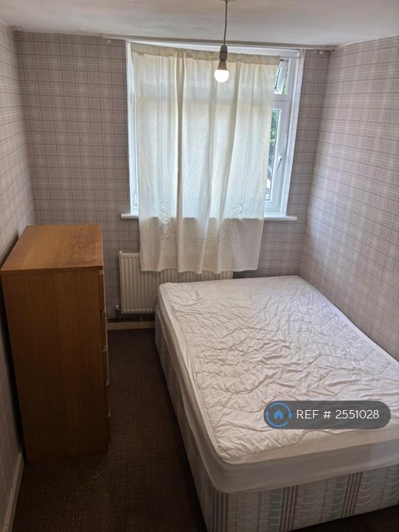 Bedroom For Rent