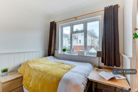 1 bedroom in a house share to rent, The Upper Drive, Hove, BN3