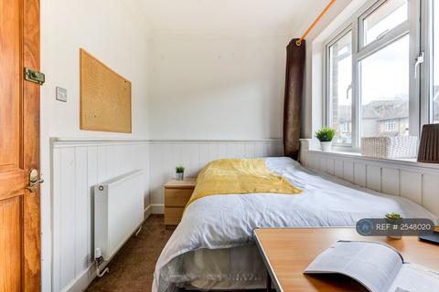 1 bedroom in a house share to rent, The Upper Drive, Hove, BN3