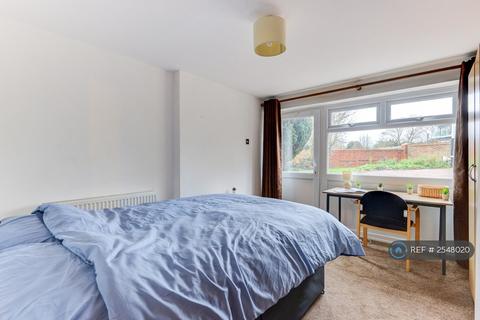 1 bedroom in a house share to rent, The Upper Drive, Hove, BN3