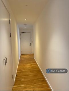 1 bedroom in a flat share to rent, Early Rivers House, London, E20