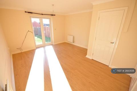 4 bedroom terraced house to rent, Murray Close, Nottingham, NG5