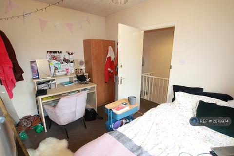 3 bedroom terraced house to rent, Blenheim Road, Reading, RG1