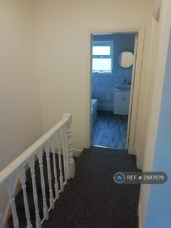3 bedroom terraced house to rent, South Grove, Manchester, M13