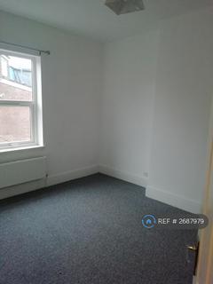 3 bedroom terraced house to rent, South Grove, Manchester, M13