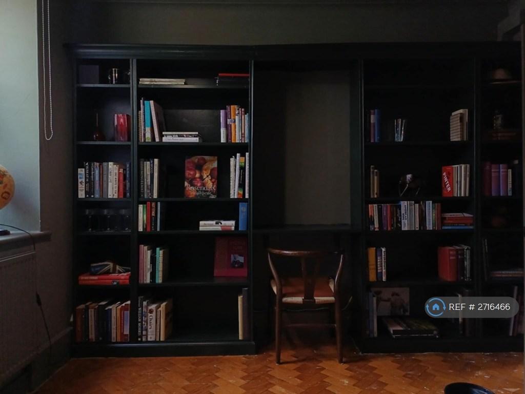 Larger Bedroom/Study