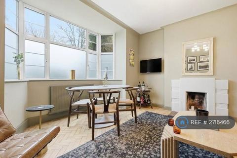 2 bedroom flat to rent, Barrington Court, London, N10