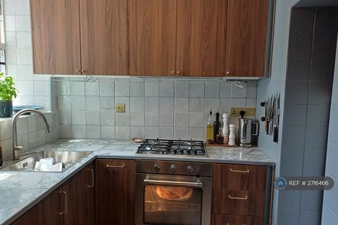 2 bedroom flat to rent, Barrington Court, London, N10