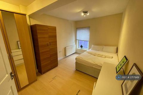 2 bedroom flat to rent, Battersea Park Road, London, SW11