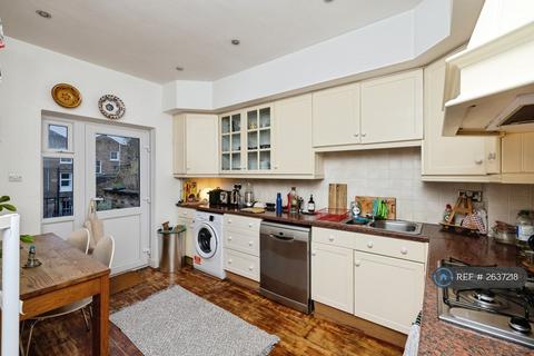 3 bedroom flat to rent, Beatty Road, London, N16