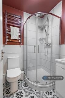 1 bedroom in a flat share to rent, Station Parade, Northolt, UB5