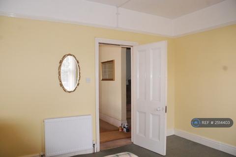 1 bedroom in a flat share to rent, Bryanstone Road, Bournemouth, BH3