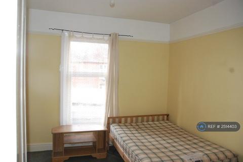 1 bedroom in a flat share to rent, Bryanstone Road, Bournemouth, BH3