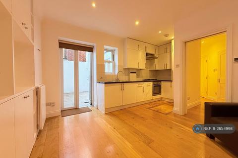 2 bedroom flat to rent, Parliament Hill, London, NW3