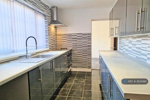 4 bedroom semi-detached house to rent, Bickington Road, Birmingham, B32