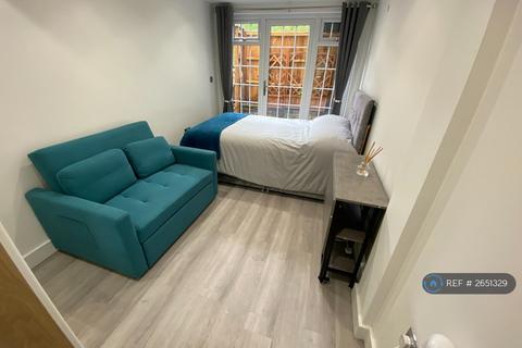 1 bedroom flat to rent, Gateway Close, Northwood, HA6