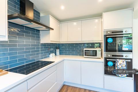 6 bedroom detached house to rent, Huckley Way, Bradley Stoke, Bristol, BS32