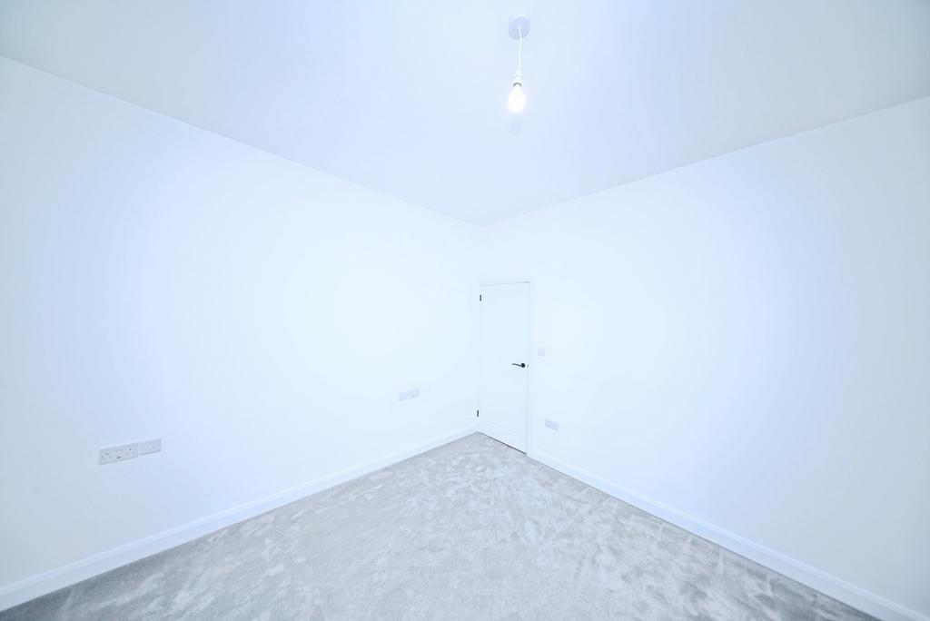 Bed 1 11’10 x 11’5