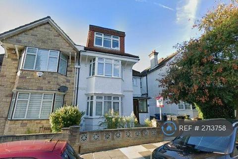 2 bedroom flat to rent, St. Johns Road, London, NW11