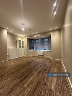 2 bedroom flat to rent, St. Johns Road, London, NW11